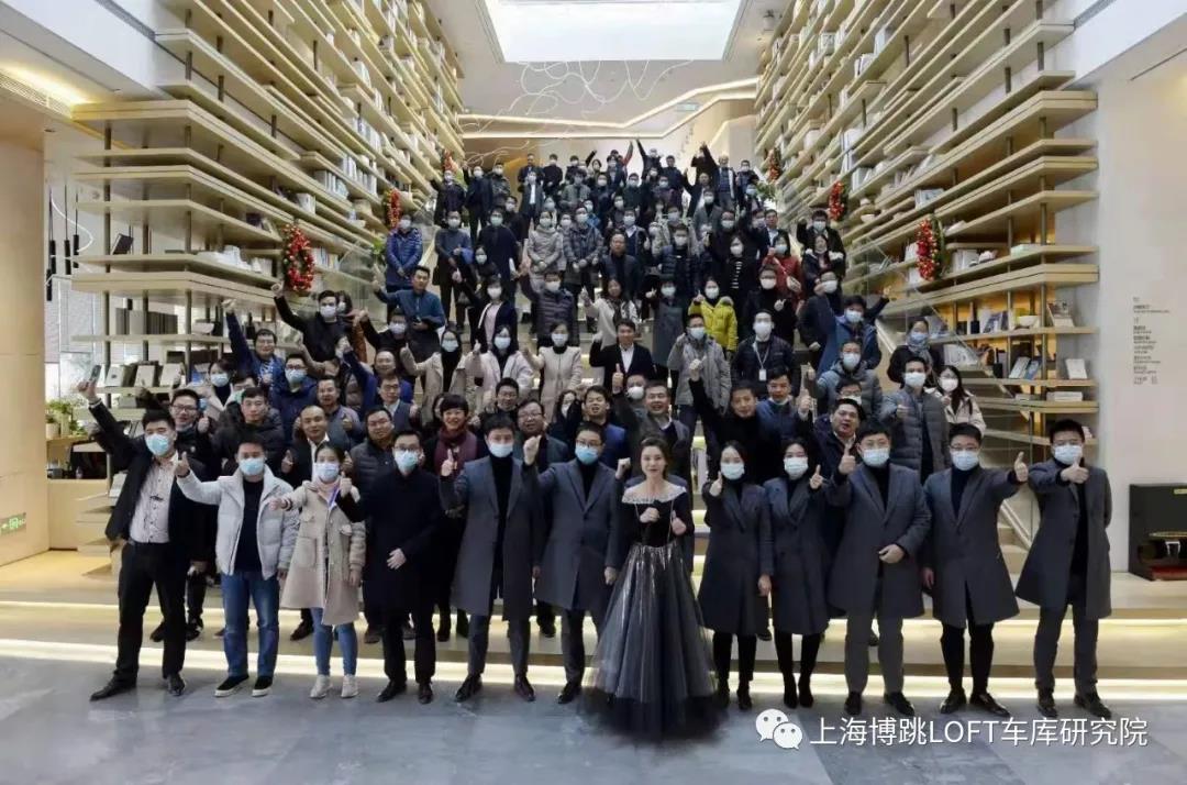 朝阳全国一百多人在华侨城汉口道6号参观研讨LOFT专利车库技术！